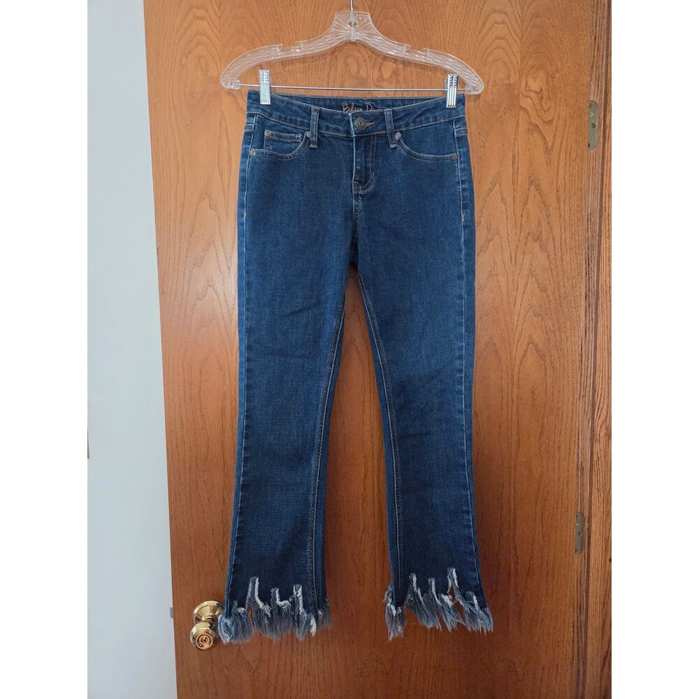 Blue Desire Cotton Blend Medium Wash Fringe Raw Hem Stretch Mid Rise Pant 3 EUC